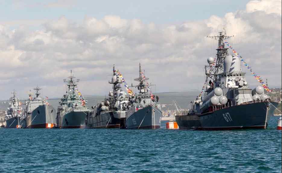 Українські військові кораблі приведені в повну боєготовність, що відбувається