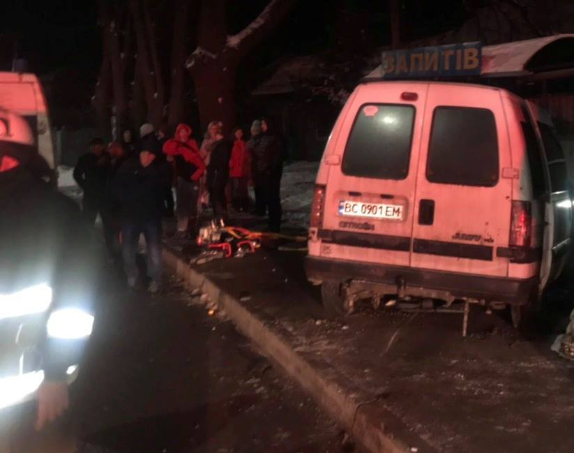 Фатальна ДТП на Львівщині: Вантажівка на шаленій швидкості зіткнулась з легковиком, є жертви