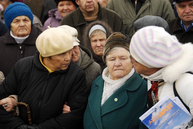 У Гройсмана передумали: Подвійної пенсії у грудні не буде, що потрібно знати українцям