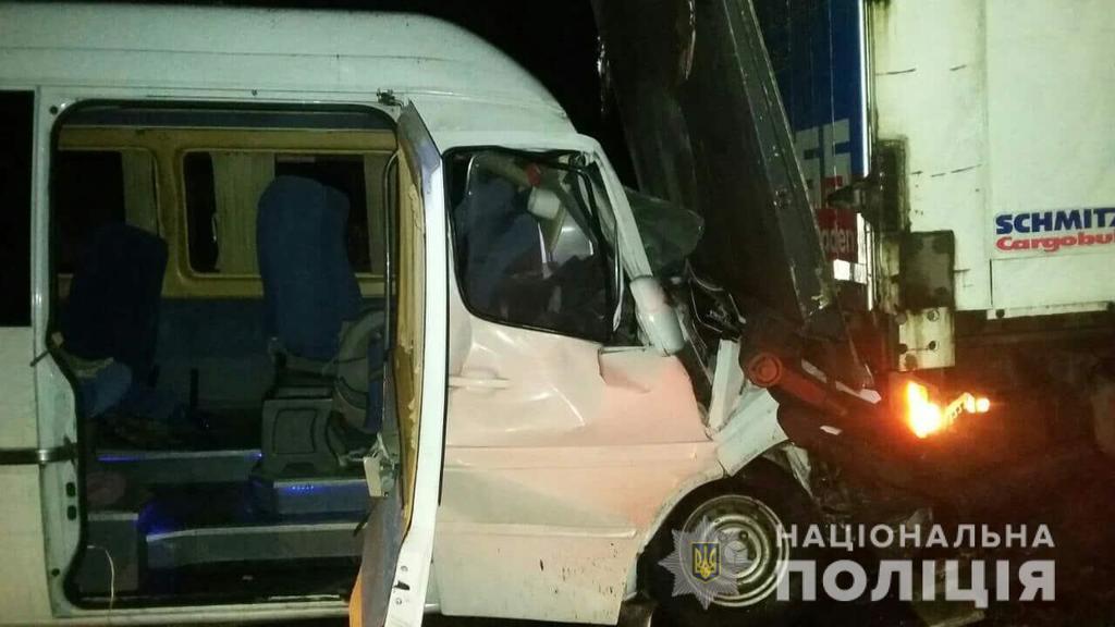 Моторошні ДТП з маршрутками: під Києвом постраждали 15 пасажирів