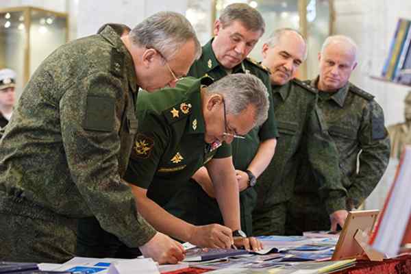 На порозі війни? У Москві скликано оперативний збір військового командування