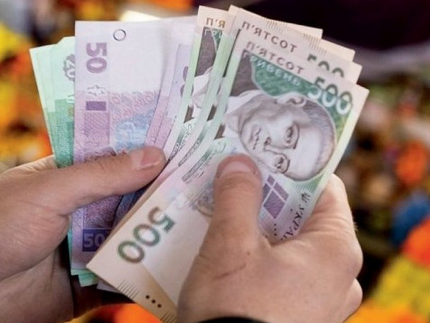 Нові зарплати і тарифи на тепло: що чекає на українців вже у січні