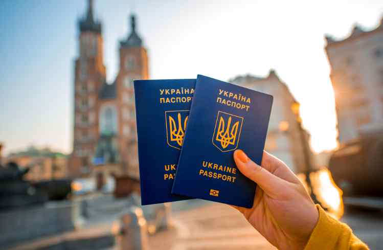 Безвіз можуть скасувати: Єврокомісія терміново звернулася до України