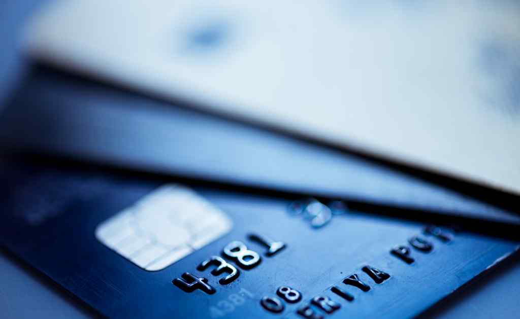 З 1 квітня усім українцям змінять номери банківських карток: що варто знати кожному