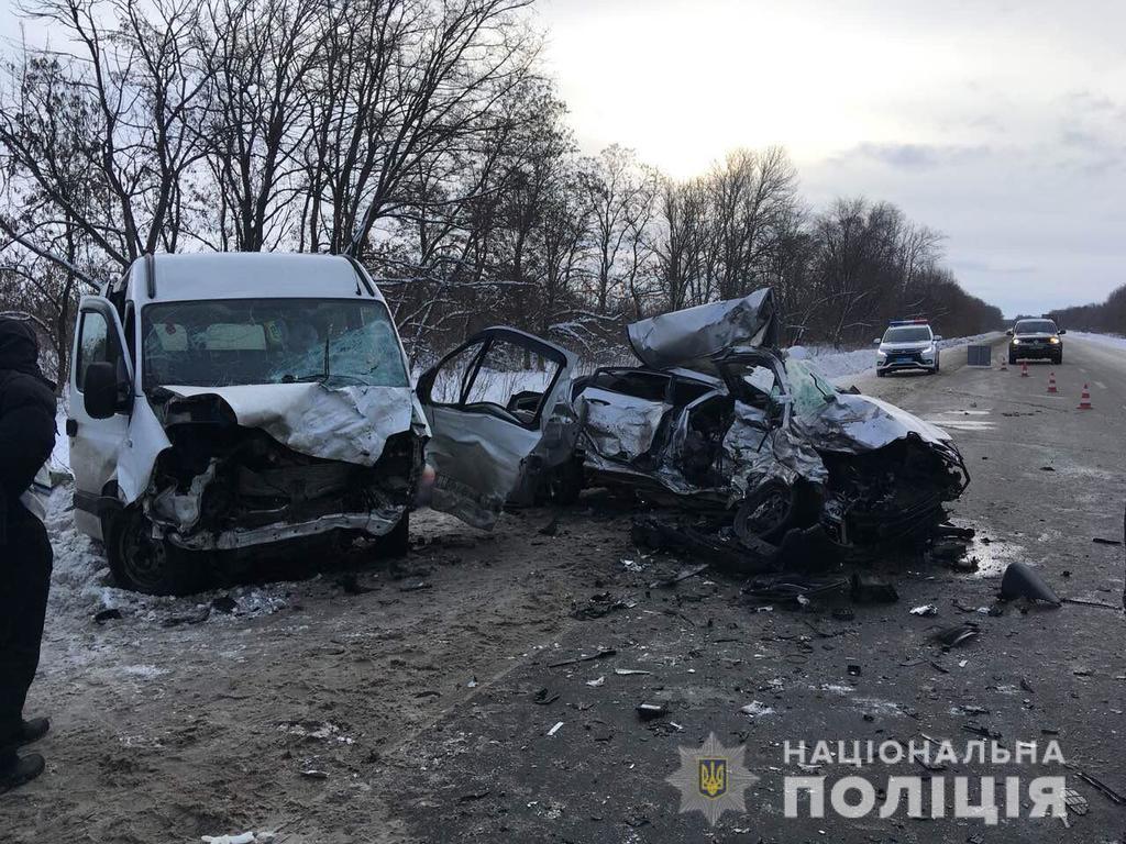 Двоє у тяжкому стані: повідомили подробиці моторошної ДТП у Харківській області