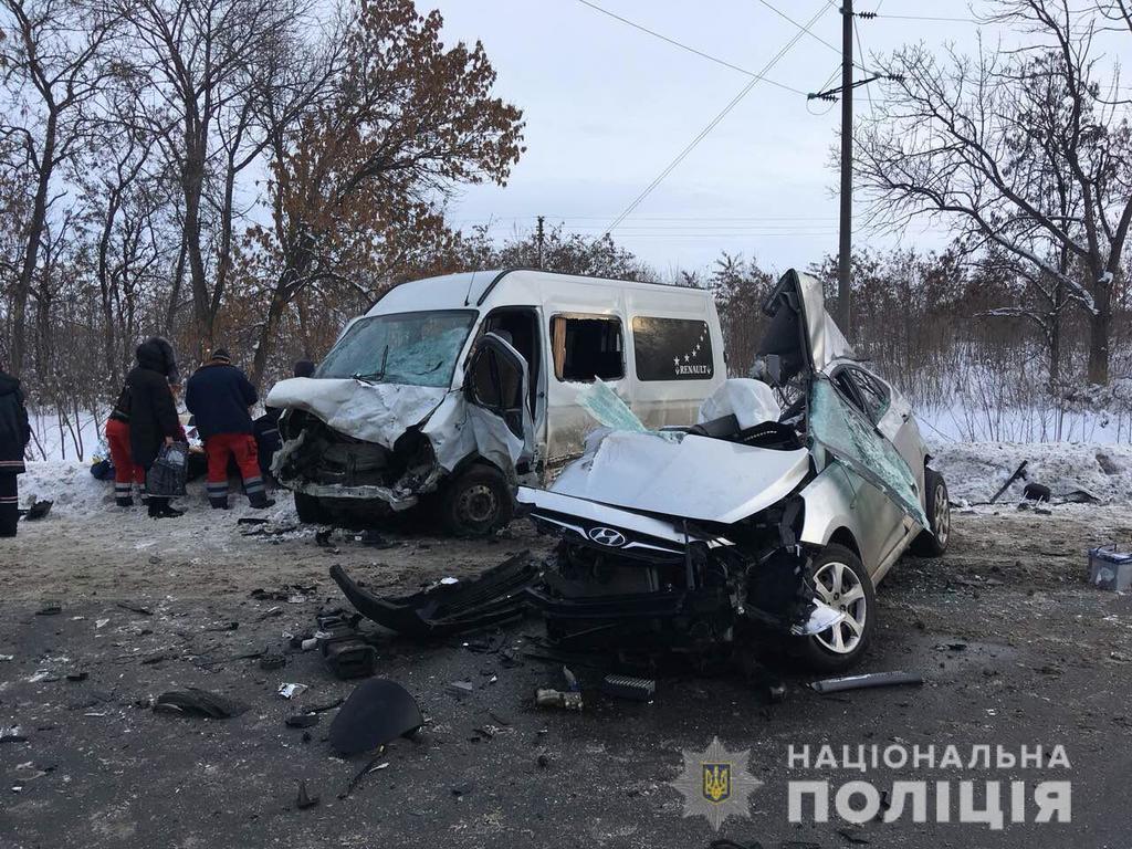 Фатальна ДТП під Харковом: Легковик на шаленій швидкості протаранив мікроавтобус, багато загиблих