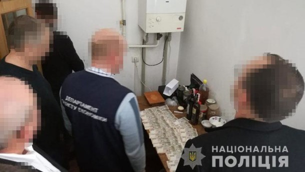 На хабарі 30 тисяч гривень: У Львові затримали чиновника Держаудитслужби