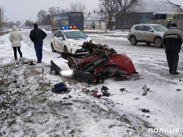 Фатальна ДТП на Миколаївщині:  вантажівка розірвала на шматки легковик