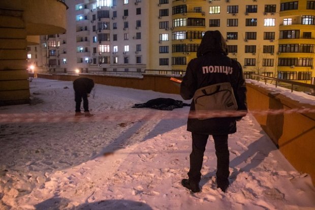 Страшна смерть на очах у батьків: В Києві біля багатоповерхівки знайшли тіло хлопця