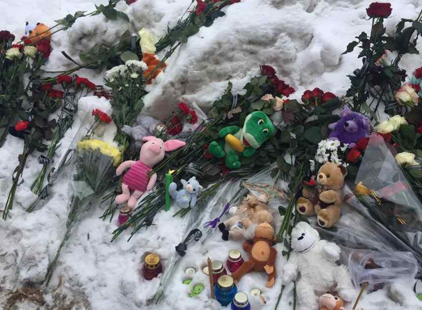 Сотні людей несли квіти, іграшки та лампадки: полтавці вшанували пам’ять загиблого хлопчика