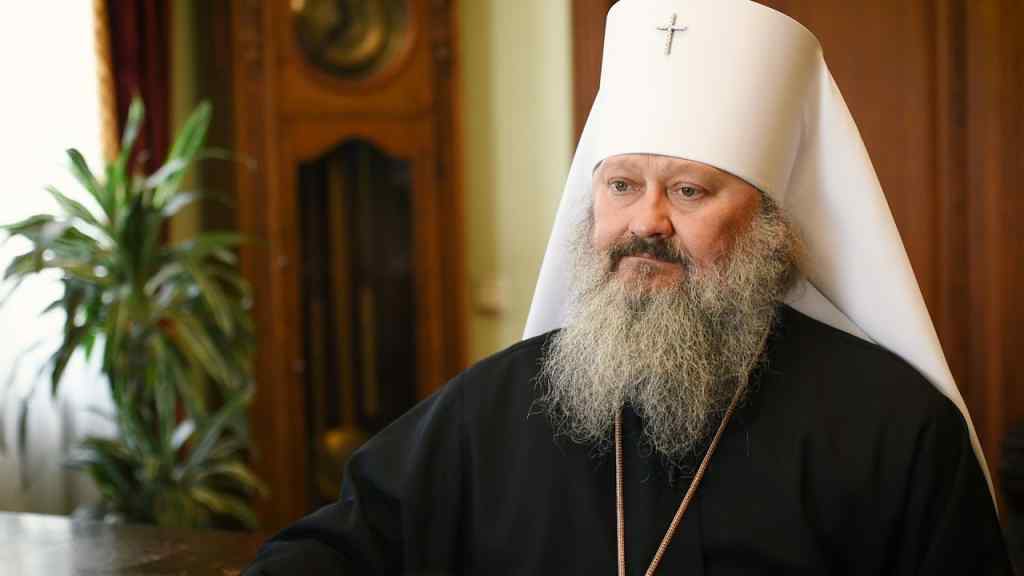 ”Тупий вбивця і брехун”: Одіозний український ведучий жорстко затролив священика МП