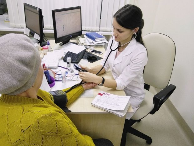 Українцям оголосили повний список безкоштовних медпослуг: кому пощастить та що потрібно знати