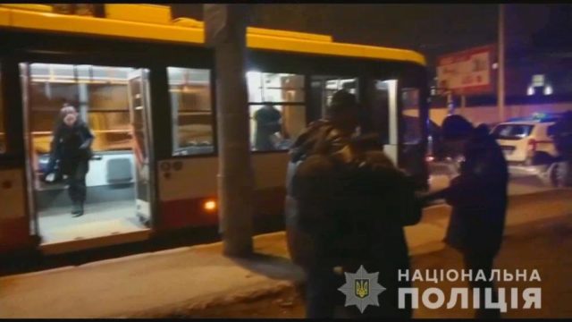 Трагедія в Одесі: Чоловік напав на пасажирів тролейбуса з ножем