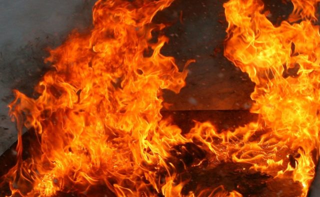 Моторошна пожежа в житловому будинку: Десятки людей заживо згоріли у власній домівці