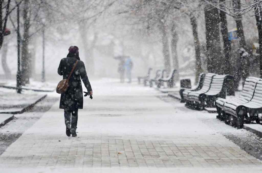 Сонячно та морозно: до України суне антициклон, яку погоду чекати завтра, 24 лютого