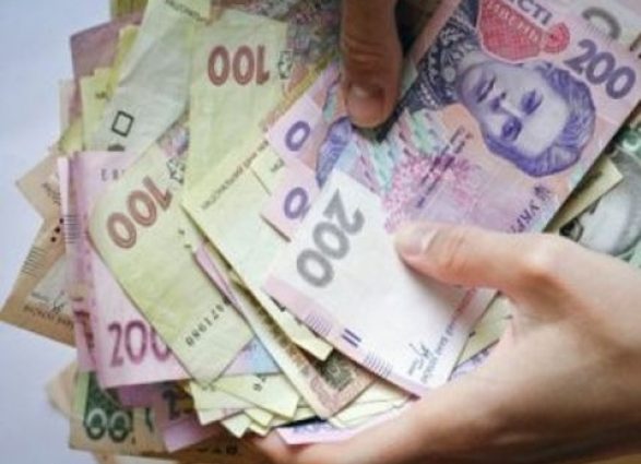 Щомісячно зможуть отримати практично 2,5 тис. грн.: українським батькам підвищать виплати на дитину