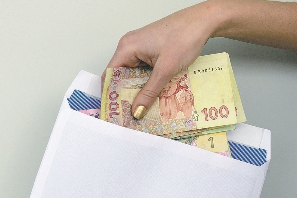 Українців хочуть радикально карати за зарплати в конвертах: чого чекати та що  потрібно знати