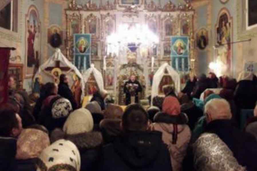 Відмовився проводити службу українською: парафіяни не стерпіли та вигнали священика