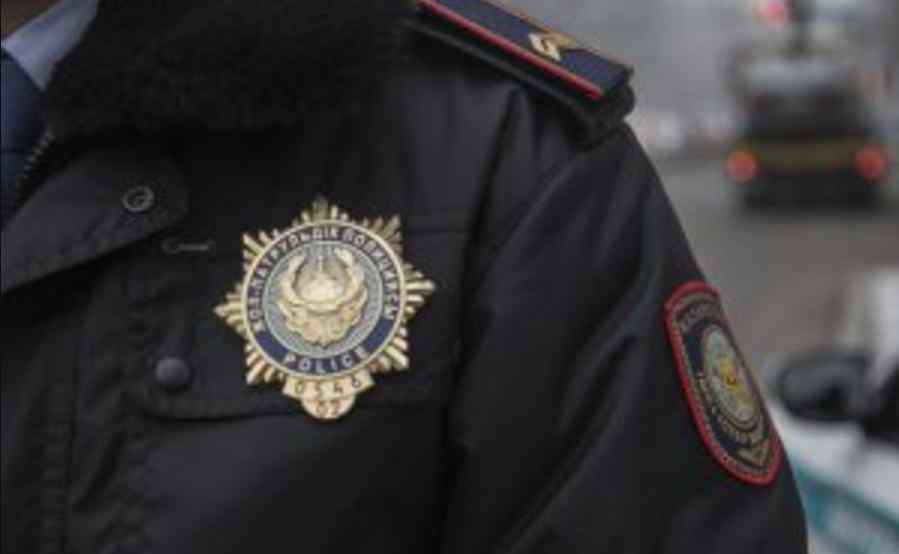 “Увірвалися невідомі”: У Казахстані спецслужби затримали українських правозахисників