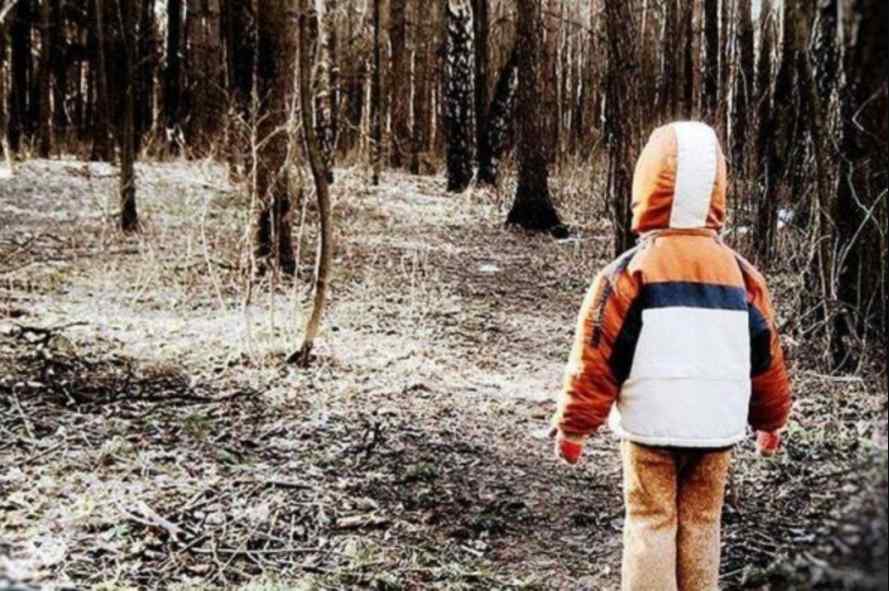 “Повернувся з того світу”: Горе-мати залишила свого сина помирати у лісі
