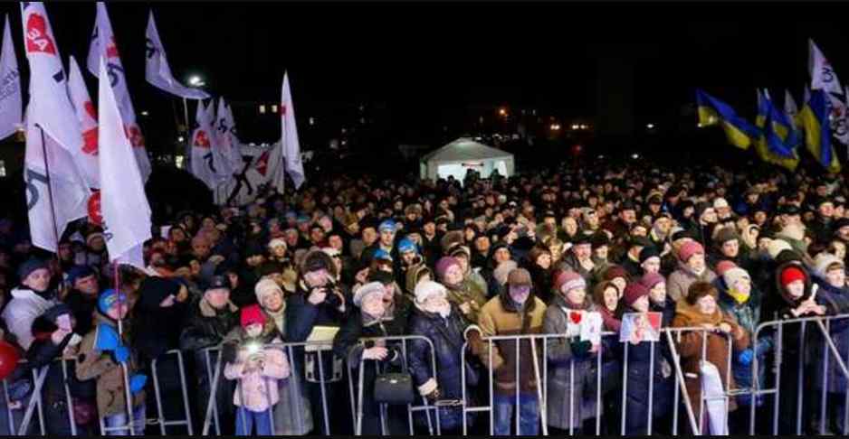 Кидали в людей димові шашки: у Білій Церкві зірвали виступ Тимошенко