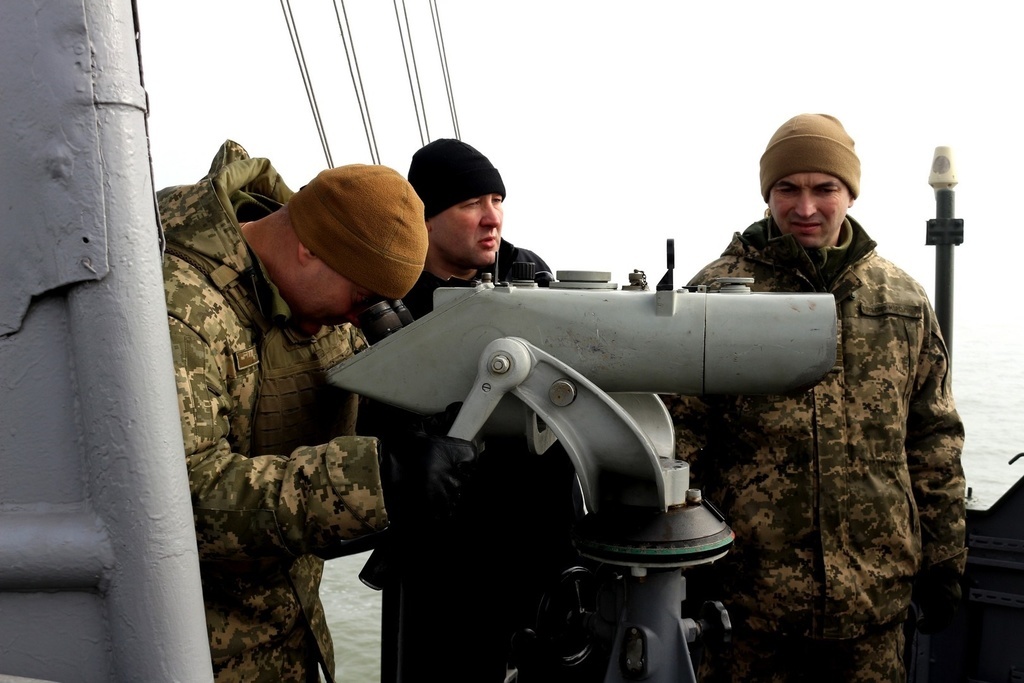 Українські моряки відбили ”атаку” на Азовському морі, показали відео