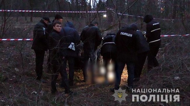 Чергова жахлива знахідка: У парку Києва в пакеті знайшли тіло новонародженої дівчинки
