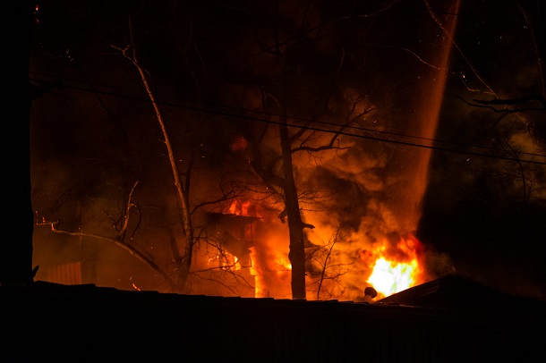 “Все вигоріло дотла”: Під Києвом усю ніч палав військовий завод