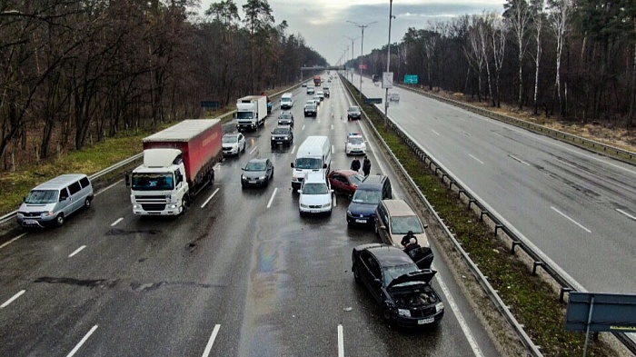 Масштабне ДТП під Києвом: На Бориспільському шосе зіткнулися дев’ять автомобілів