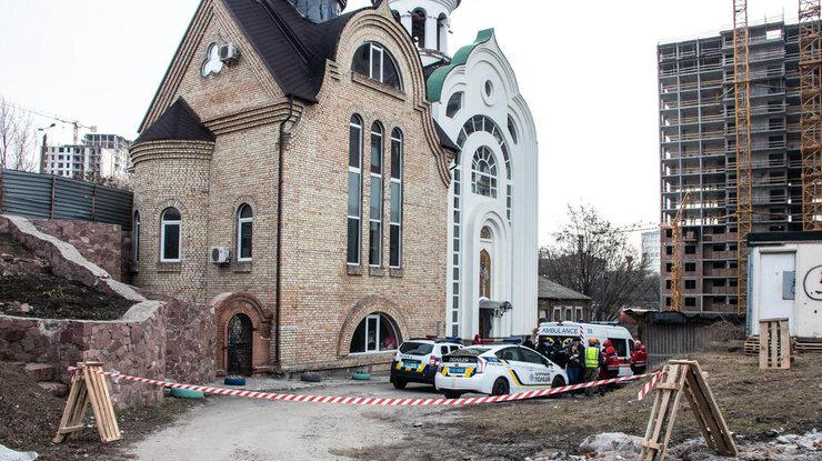Знайшли вже холодним при вході: загадкове вбивство чоловіка біля церкви в Києві