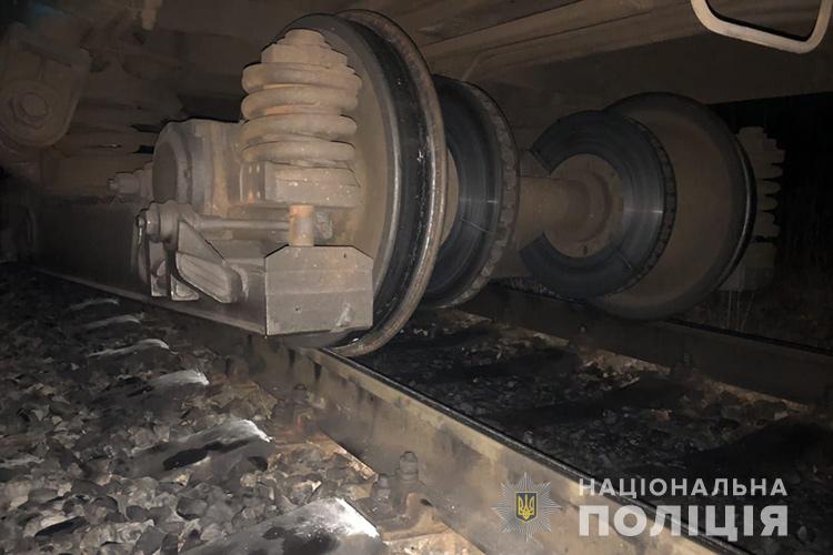 Тягнув вагони ще 160 метрів: На Тернопільщині потрапив у аварію поїзд із десятками пасажирів