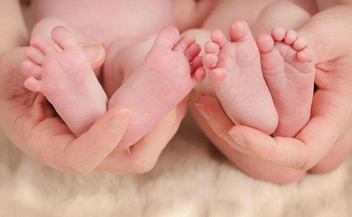“Досвідчені лікарі були відверто шоковані”: Жінка народила двічі за місяць