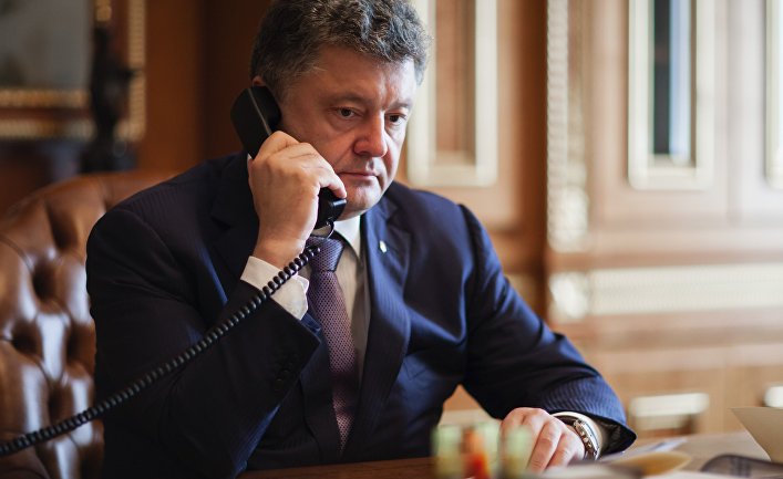 “Прошу вас підтримати мій курс”: Українцям масово “дзвонить Порошенко” і кличе прийти на вибори