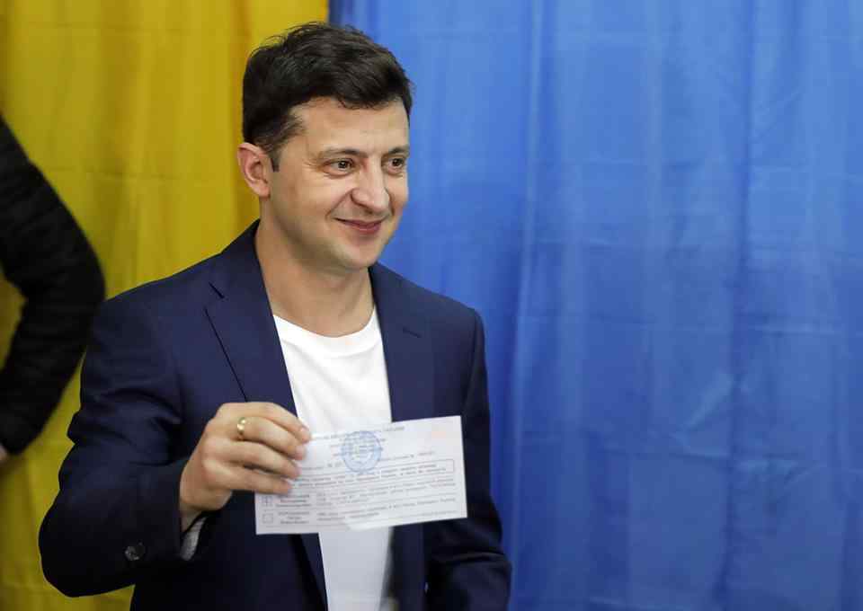 “Я вам його не показував”: Володимир Зеленський під час голосування порушив закон