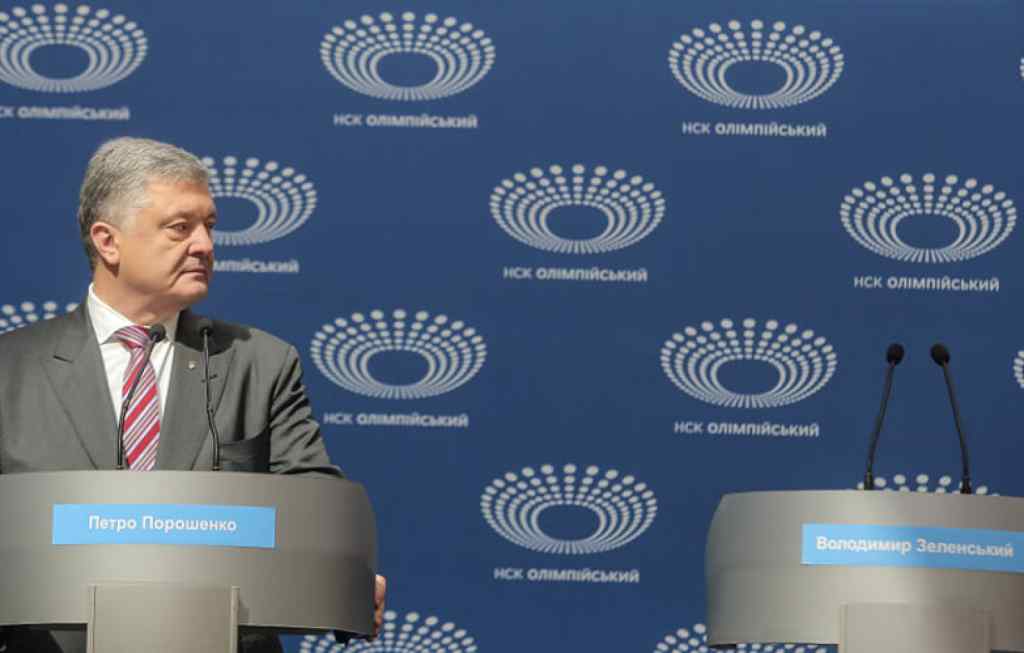 “Відмовки, стандартні обіцянки і виправдовування”: Про що говорив Порошенко на сольних дебатах біля “Олімпійського”