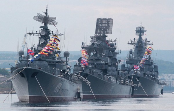 Росія вивела в Чорне море 16 кораблів чути ракетні залпи. Бойова готовність!
