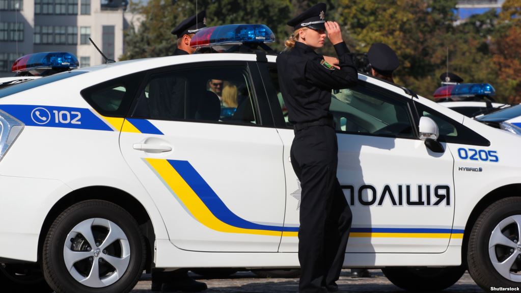 Автомобіль з вагітною жінкою перевернувся під час ДТП у Києві