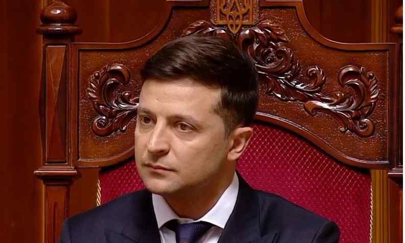 Перше рішення новообраного президента: Зеленський розпустив Верховну Раду. Браво!
