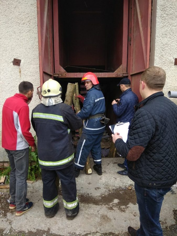 На Львівщині на одному з підприємств обірвався вантажний ліфт, загинуло двоє людей