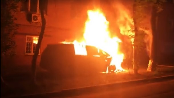 “Підло, нишком, не по-чоловічому”: У Києві спалили автомобіль головного редактора телеканалу