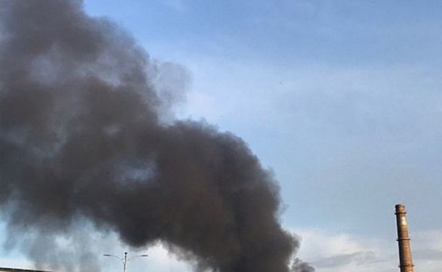 Чорний дим піднімається на десятки метрів над містом: У Кривому Розі горить шахта