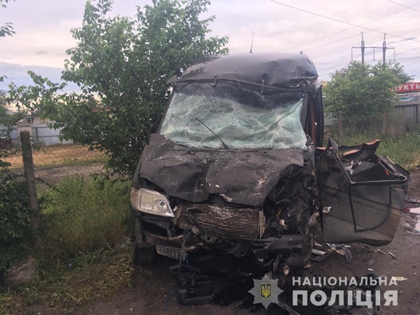 На Одещині вантажівка влетіла в мікроавтобус: постраждало четверо осіб