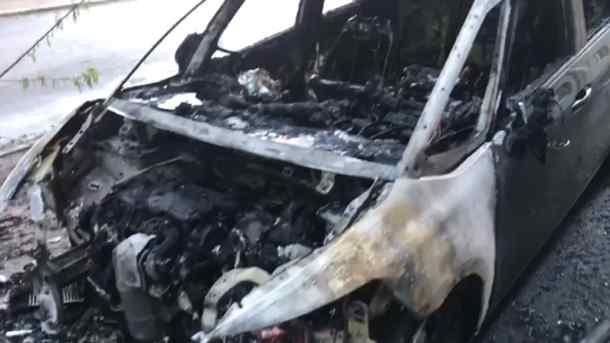 Згорів майже дотла: невідомі підпалили автомобіль головного редактора телеканалу