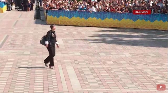 «Вбралася ялинка»: образ Савченко для інавгурації викликав шквал критики і насмішок