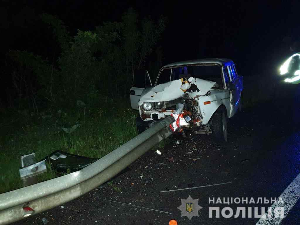 ” У водія просто не було шансів”: Смертельна ДТП на Львівщині. Автомобіль проштрикнув відбійник