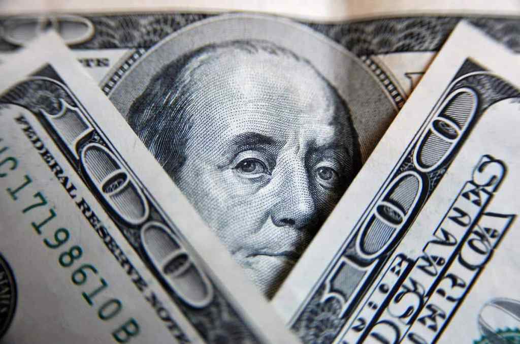 “Іноземна валюта пробиває дно”: Офіційний курс валют знову здивував українців