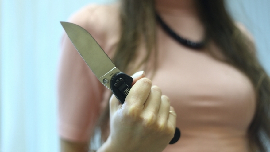Била то молотком, то ножем: 16-річна дівчинка вбила батька за немитий посуд