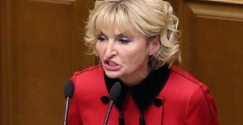 “Коли ти дружина генпрокурора”: Ірина Луценко відправилась за кордон в куртці вартістю 3 тисячі євро