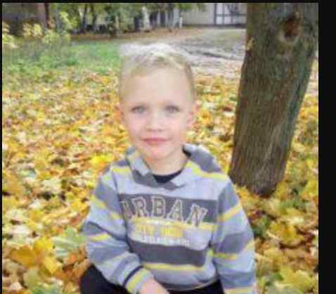 Тепер він маленький ангел”: Помер 5-річний хлопчик, якого поранили поліцейські. Медики боролись до останнього