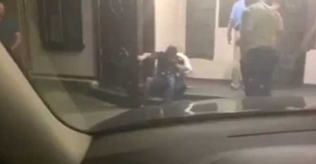 “Очманілі від безкарності”: Прокурори влаштували п’яний дебош у ресторані і один намагався помочитися на дівчат